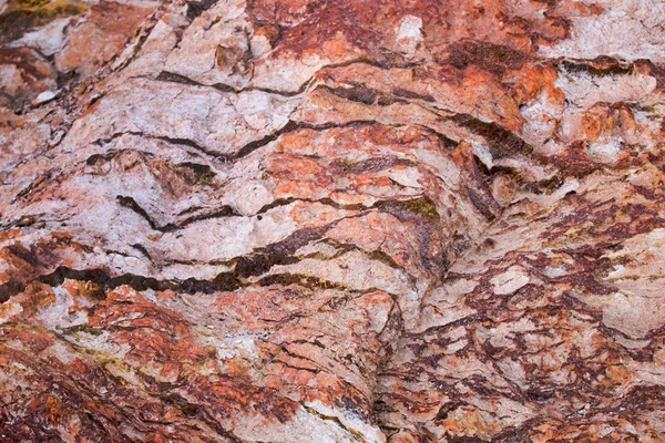 Каменная текстура с отложениями железной руды и меди — стоковое фото