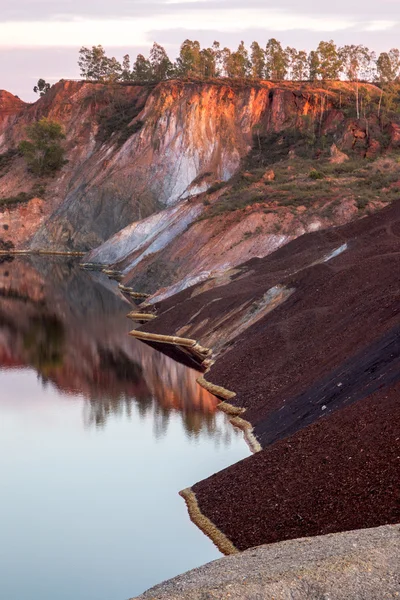 Abandonado mina de extração de cobre velho — Fotografia de Stock