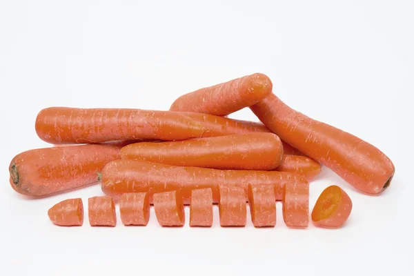 Морковь изолирована на белом фоне — стоковое фото
