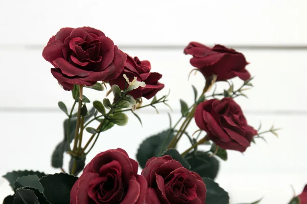 Fake Strauß roter Rosen — Stockfoto