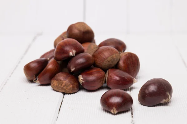 A bunch of sweet chestnuts — Stock Photo, Image