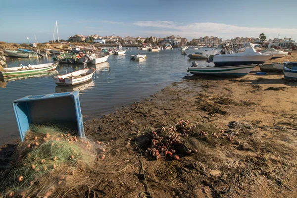 Barcos de pesca tradicionais na areia — Fotografia de Stock