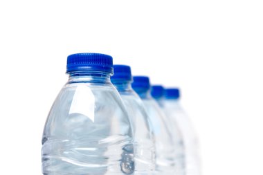 Satır plastik su şişe