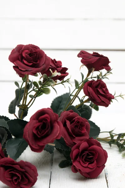 Hamis csokor vörös rózsa — Stock Fotó