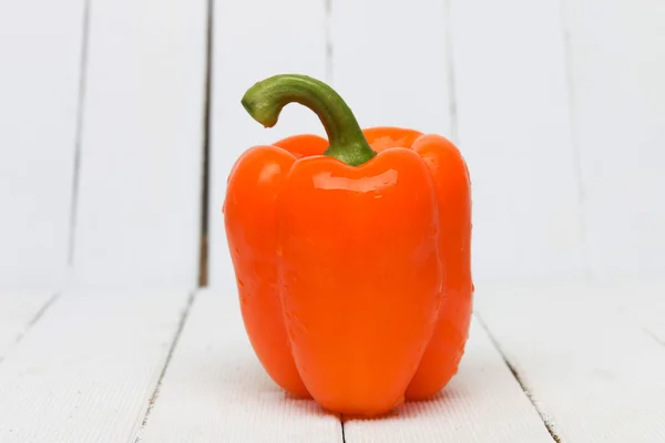 Frische orangefarbene Paprika — Stockfoto