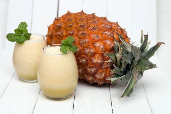 Färsk ananasjuice — Stockfoto