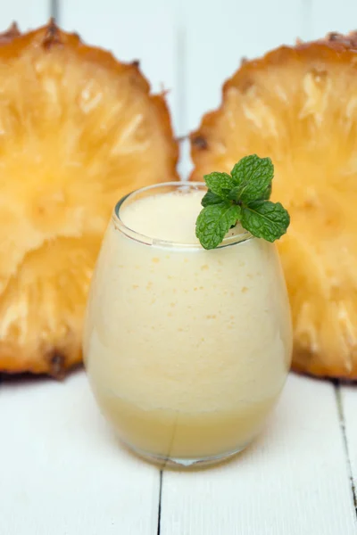 Jus d'ananas frais — Photo