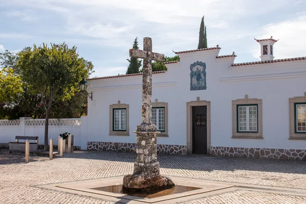 Plaza Del Pueblo Querenca Con Edificios Tradicionales Cerca Loule Portugal —  Fotos de Stock