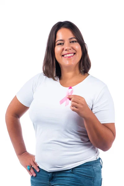 Caucásica Chica Sosteniendo Cáncer Mama Cinta Sobre Fondo Blanco Sonriendo — Foto de Stock