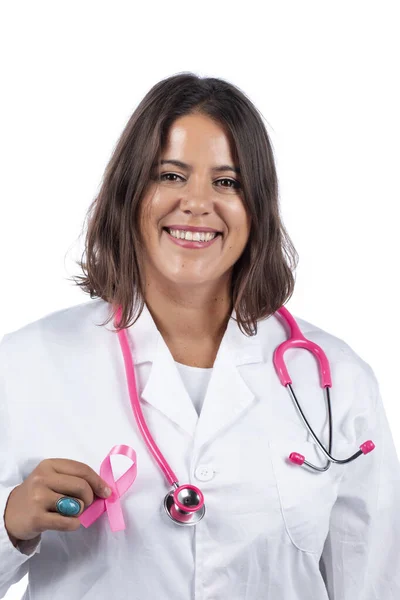 Vit Läkare Kvinna Med Rosa Stetoskop Håller Bröstcancer Rosa Band — Stockfoto