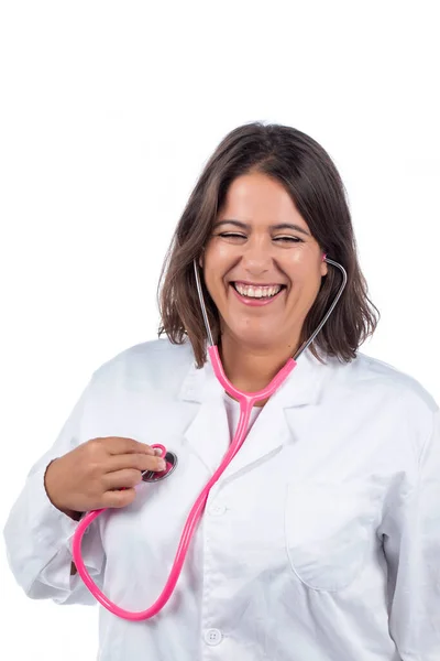 Femme Médecin Caucasienne Avec Stéthoscope Rose Sur Fond Blanc — Photo