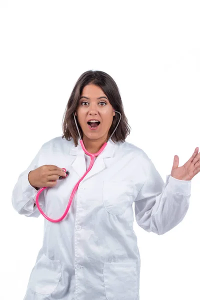 Biała Lekarka Różowym Stetoskopem Białym Tle — Zdjęcie stockowe