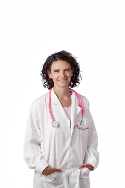 Médecin Femme Avec Stéthoscope Rose Blouse Laboratoire Sur Fond Blanc — Photo