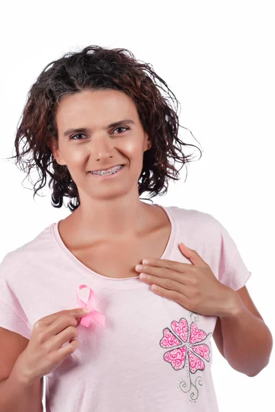 Χαμογελώντας Θετική Νεαρή Γυναίκα Ροζ Κορδέλα Ευαισθητοποίησης Για Τον Καρκίνο — Φωτογραφία Αρχείου