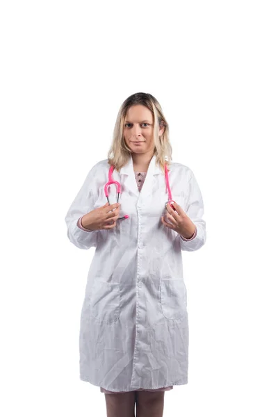 Beyaz Arka Planda Pembe Steteskoplu Beyaz Doktor Kadın — Stok fotoğraf