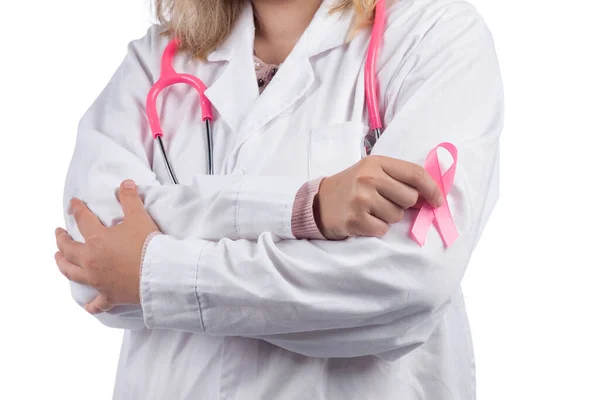 Biała Lekarka Różowym Stetoskopem Trzymająca Różową Wstążkę Raka Piersi Białym — Zdjęcie stockowe