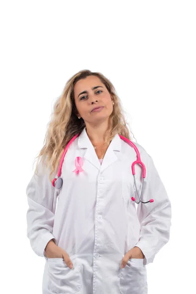 Mulher Médica Branca Com Estetoscópio Rosa Com Câncer Mama Fita — Fotografia de Stock