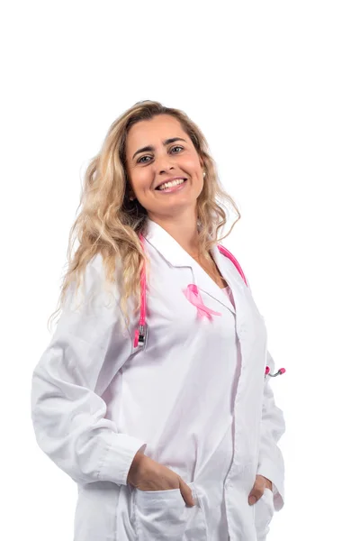 Λευκή Γιατρός Γυναίκα Ροζ Στηθοσκόπιο Ροζ Κορδέλα Λευκό Φόντο — Φωτογραφία Αρχείου