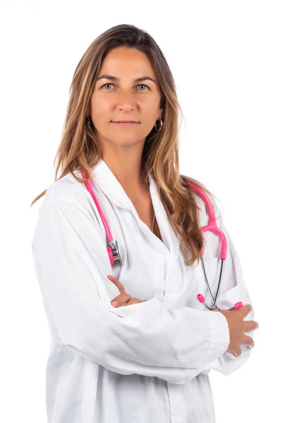 白い背景にピンクの聴診器を持つ若い美しい医師の女性 — ストック写真