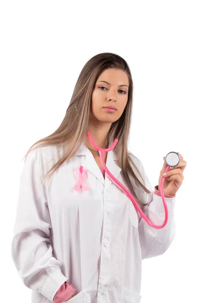 Junge Schöne Ärztin Mit Rosa Stethoskop Und Pinkfarbenem Bewusstseinsband Für — Stockfoto