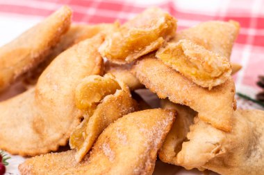 Tipik Portekiz noel arifesinde noel tatlısı ya da tatlı patates pastası..