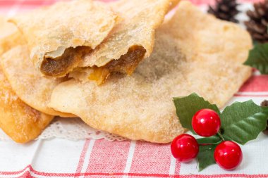 Tipik Portekiz noel arifesinde noel tatlısı ya da tatlı patates pastası..