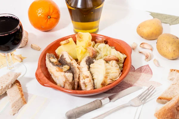Typical Portuguese Homemade Ray Fish Potatos Garlic Olive Oil — Stock Photo, Image