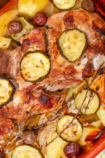 Typiskt Portugisiskt Mjöl Rostat Lamm Med Potatis Och Zucchini — Stockfoto
