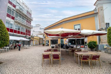 Portekiz 'in Faro şehrindeki merkez turist alışveriş merkezi..