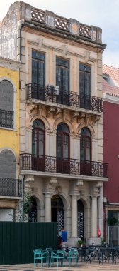 FARO, PORTUGAL - 20 Haziran 2021: Portekiz 'in Faro şehrinde yer alan tarihi kahve dükkanı Alianca.