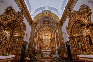 Portekiz 'in Faro şehrinde bulunan Carmo iç mimari kilisesinin manzarası..