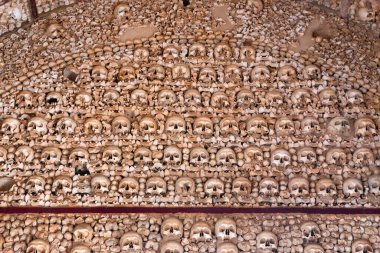 Carmo Kilisesi 'nin, Faro, Portekiz, Kemik Kilisesi' nin detaylarına yakından bakın..