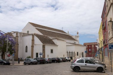 Portekiz, Faro 'da bulunan Sao Pedro' nun tarihi kilisesinin manzarası.