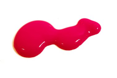 Beyaz arka planda kan damlaları izole edilmiş..