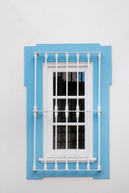 Portekiz şehirlerinin tipik köy pencerelerinin görüntüsü.