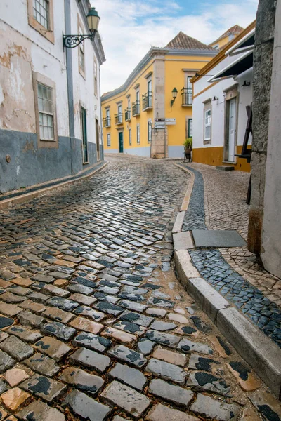 Portekiz Yer Alan Faro Şehrindeki Tipik Eski Şehir Sokaklarının Manzarası — Stok fotoğraf