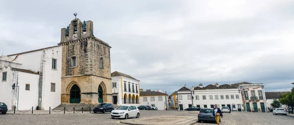 Utsikt Över Den Historiska Kyrkan Som Ligger Den Gamla Centrum — Stockfoto