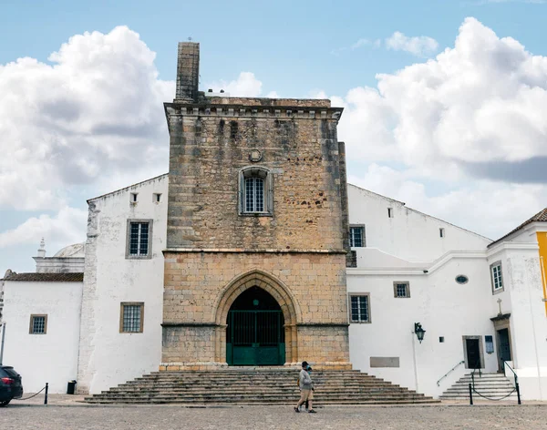 Vista Iglesia Histórica Situada Casco Antiguo Ciudad Faro Portugal —  Fotos de Stock