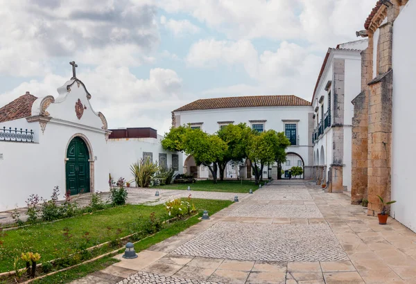 Vista Histórica Igreja Jardim Interior Localizado Centro Histórico Cidade Faro — Fotografia de Stock