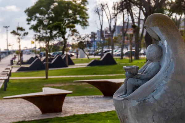 Vacker Utsikt Över Den Avkopplande Parken Patrao Joaquim Lopes Staty — Stockfoto