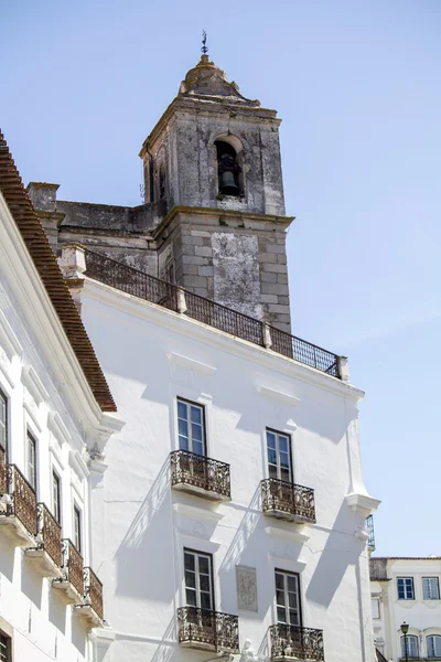 Igreja cristã com uma torre de sino — Fotografia de Stock