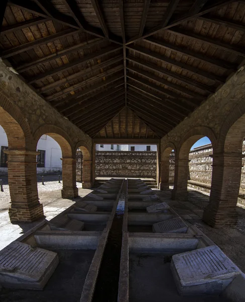 Vue d'un ancien lavoir vintage rétro — Photo