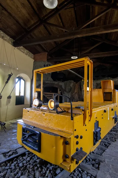 Oude vervoermiddel voor mijnbouw. — Stockfoto