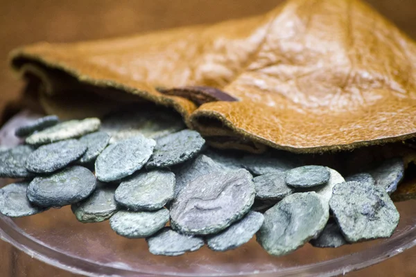 Varias monedas de bronce en un museo —  Fotos de Stock