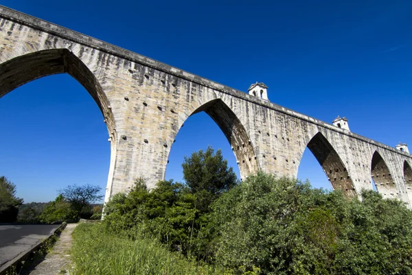 Vista do aqueduto histórico construído — Fotografia de Stock