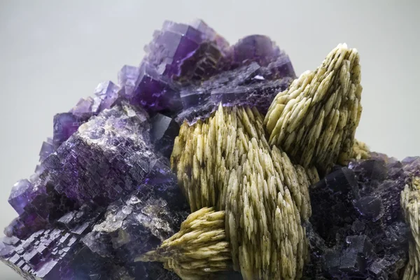 Hermoso mineral de fluorita . — Foto de Stock