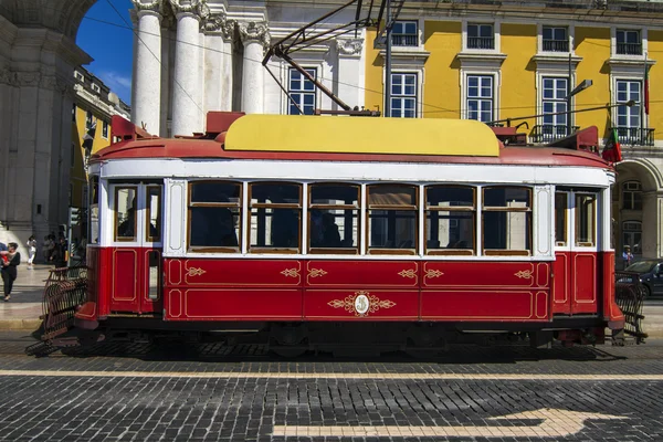 Vintage ünlü kırmızı elektrik tramvay — Stok fotoğraf