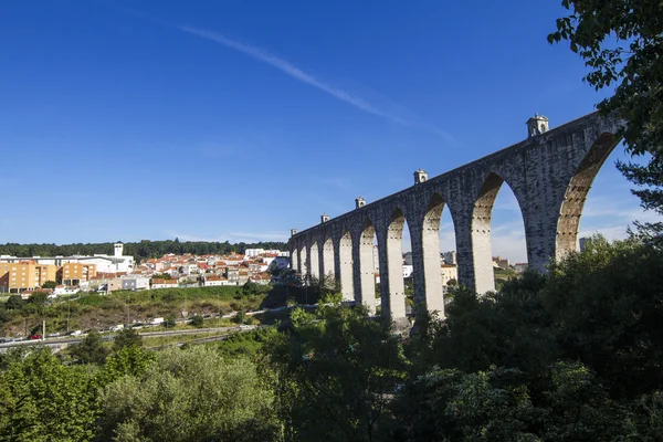 Vista do aqueduto histórico construído — Fotografia de Stock