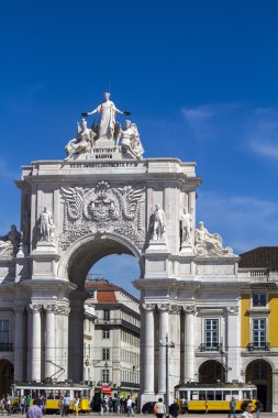 ünlü zafer Augusta takı