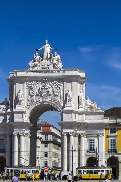 ünlü zafer Augusta takı